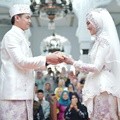 Selain pramugari, Lisya ternyata juga dikenal sebagai finalis Puteri Indonesia 2011.