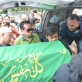 Anwar Fuadi Hadir di Prosesi Pemakaman Sys NS