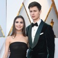 Violetta Komyshan dan Ansel Elgort di Red Carpet Oscar 2018