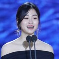 Lee Soo Kyung meraih penghargaan Best Supporting Actress kategori film.
