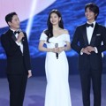 Shin Dong Yup, Suzy dan Park Bo Gum menjadi MC Baeksang Art Awards 2018.