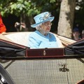 Trooping the color merupakan perayaan ulang tahun Ratu Elizabeth bagi umum yang digelar pekan kedua bulan Juni