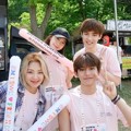 Hyoyeon, Yoona SNSD berfoto bersama Lucas, Kun NCT di SMTOWN Workshop Pyeongchang 2018.