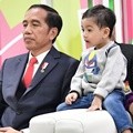 Presiden Joko Widodo Menyaksikan Opening Asian Para Games 2018 Bersama Sang Istri Iriana dan Cucu Pertama