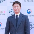 Lee Sun Gyun di Red Carpet Korean Popular Culture And Art Awards 2018