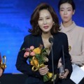 Kim Nam Joo Raih Piala Presidential Commendation