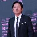 Ha Jung Woo di red carpet The Seoul Awards 2018.
