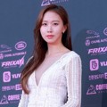 Go Sung Hee di red carpet The Seoul Awards 2018.