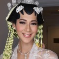 Penampilan Paula Verhoeven Makeup Adat Jawa di Akad Pernikahan