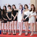 Twice tampil cantik dengan kostum dominasi hitam putih di Asia Artist Awards 2018.