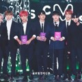 Wanna One Raih Piala Best Record of the Year