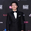 Jang Hyuk di Red Carpet MAMA 2018 Jepang