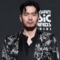 Lee Jin Wook hadir di red carpet MAMA 2018 Hong Kong.