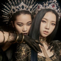 Karina aespa dan Model Jang Yoon Ju  di Teaser Single 'Black Mamba'