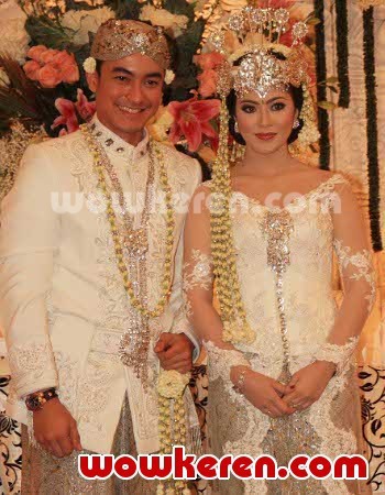 Zumi Zola dan Sherrin Akan Umroh Sekaligus Bulan Madu