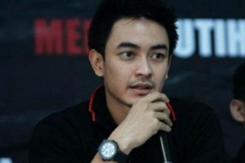 Istri Hamil 3,5 Bulan, Zumi Zola Konsultasi ke Darius Sinathrya
