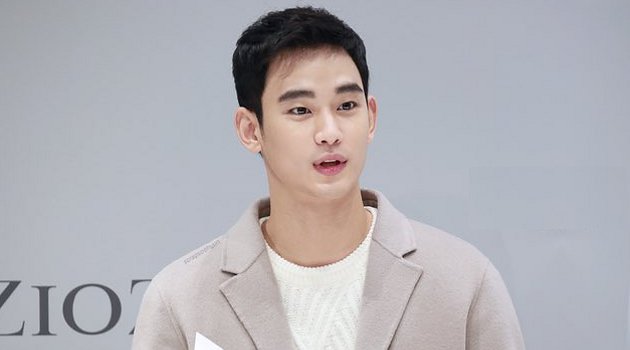 Obati Kangen Fans, Awas Terpesona Lihat Senyum Ganteng Kim Soo Hyun di Foto Ini