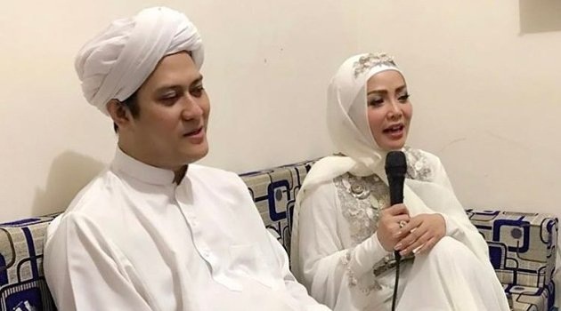 Digosipkan Dekat Gara-Gara Pamer Foto Berdua, Kristina Dicemburui Istri Gus Anom?