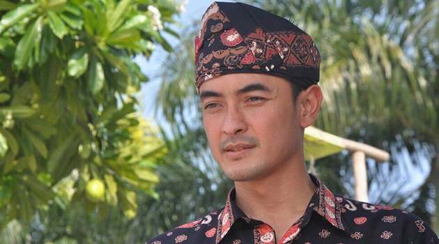 Basah-Basahan Selamatkan Korban Banjir, Perut Seksi Zumi Zola Bikin Salfok