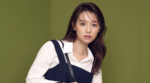 Seksi Tanpa Buka-Bukaan, Kim Ji Won Pamer Indahnya Bali di Pemotretan