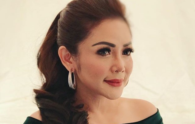 Ikut Tren Pamer Foto Jadul, Wajah Kristina Malah Tak Dikenali Netter