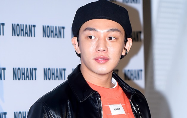 Sempat Pamer Abs di SNS, Yoo Ah In Tampil Gemukan dan Buncit di Seoul Fashion Week?