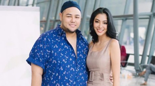 Ivan Gunawan Pamer Foto Renang Bareng Malisorn, Netizen Desak Segera 'Halalin'