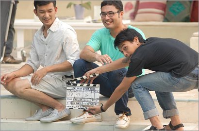 Surya Saputra Ciuman Bibir dengan Rio Dewanto di 'Arisan! 2'