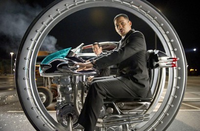 Will Smith Lawan Ikan Alien Raksasa di Trailer 'Men In Black 3'