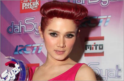 Mulan Jameela 'Ngomel' di Twitter Tentang Lelaki
