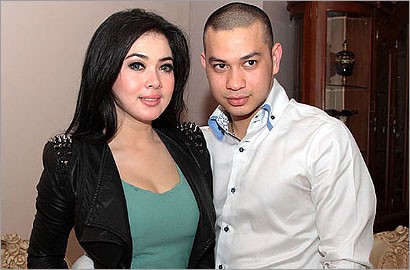 Syahrini dan Bubu Pamer Kemesraan di Malaysia