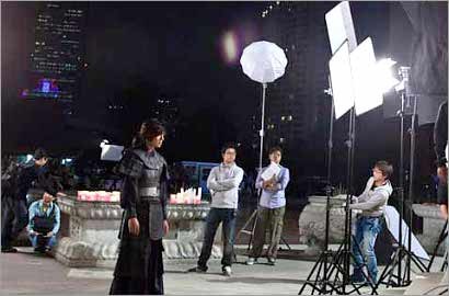 Kerennya Lee Min Ho Jadi Ksatria Saat Syuting Serial 'Faith'