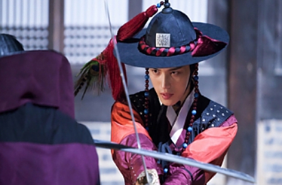 Hero Jaejoong Rajin Berlatih Pedang Demi 'Dr. Jin'