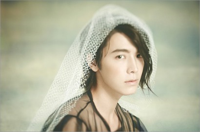 Lee Donghae Tampil Cantik di Teaser Foto Kedua 'Sexy, Free & Single'