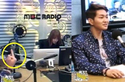 Netizen Kaget Onew SHINee Acungkan Jari Tengah Saat Siaran Radio