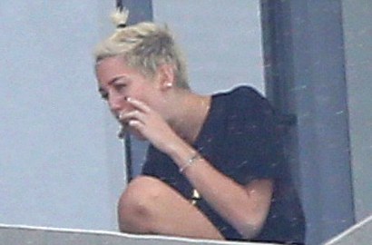 Miley Cyrus Kepergok Merokok Mariyuana?