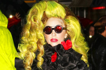 Lady GaGa Diisukan Minta Fotonya Dipercantik dengan Photoshop