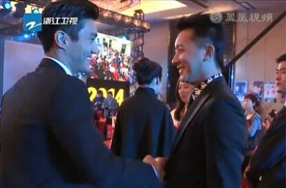 Siwon SuJu dan Han Geng Bersalaman Akrab di Ultah Jackie Chan