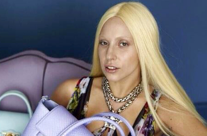 Lady GaGa Tetap Dipuji Meski Foto Iklan Versace Tanpa Photoshop Beredar