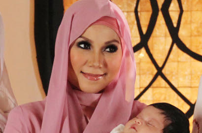 Puput Melati Bungkam Ditanya Masih Serumah dengan Guntur Bumi