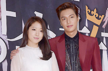 Acara Park Shin Hye dan Lee Min Ho Tetap Digelar dalam Suasana Duka