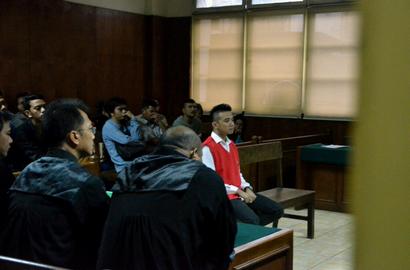 Roby Geisha Divonis Hukuman 1 Tahun Penjara