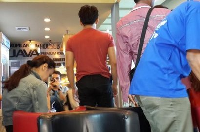 Foto Terbaru Ariel dan Sophia Mueller di Bandara Bali