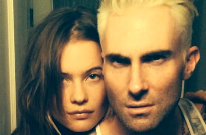 Adam Levine Pamer Rambut Baru Warna Blonde