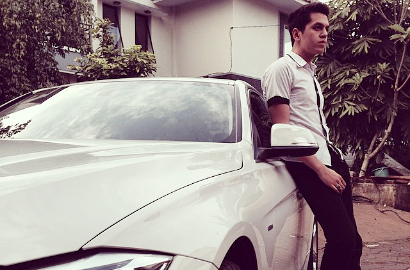 Kevin Julio Pose Keren Ala Tristan di 'Ganteng-Ganteng Serigala'