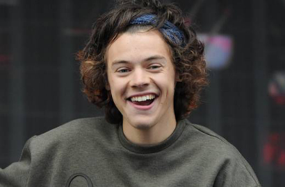Harry Styles Bugil Sambil Nonton Pertandingan Tinju