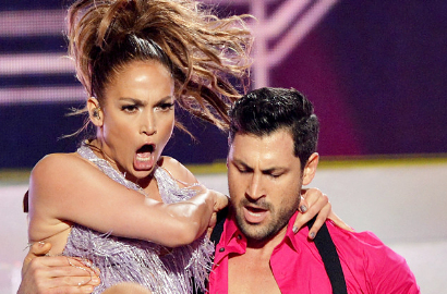 Jennifer Lopez Bantah Kencan dengan Dancer Maksim Chmerkovskiy