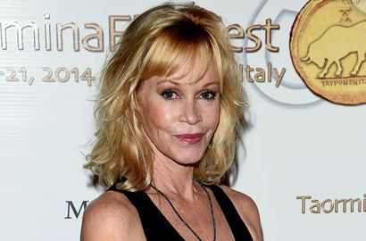 Melanie Griffith 'Hapus' Nama Antonio Banderas pada Tatonya