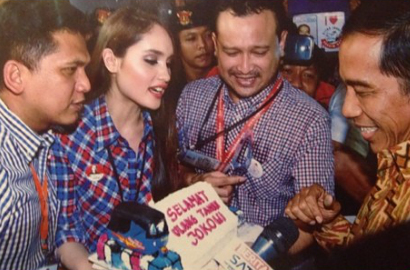 Cinta Laura Batalkan Syuting Iklan Demi Ultah Jokowi ke-53