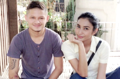 Serius Ingin Menikah, Syamsir Alam Ikat Tyas Mirasih dengan Cincin